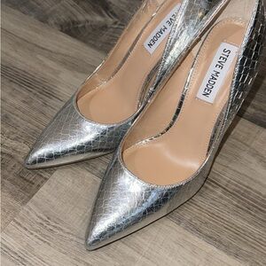 New Steve Madden Metallic Silver Heels